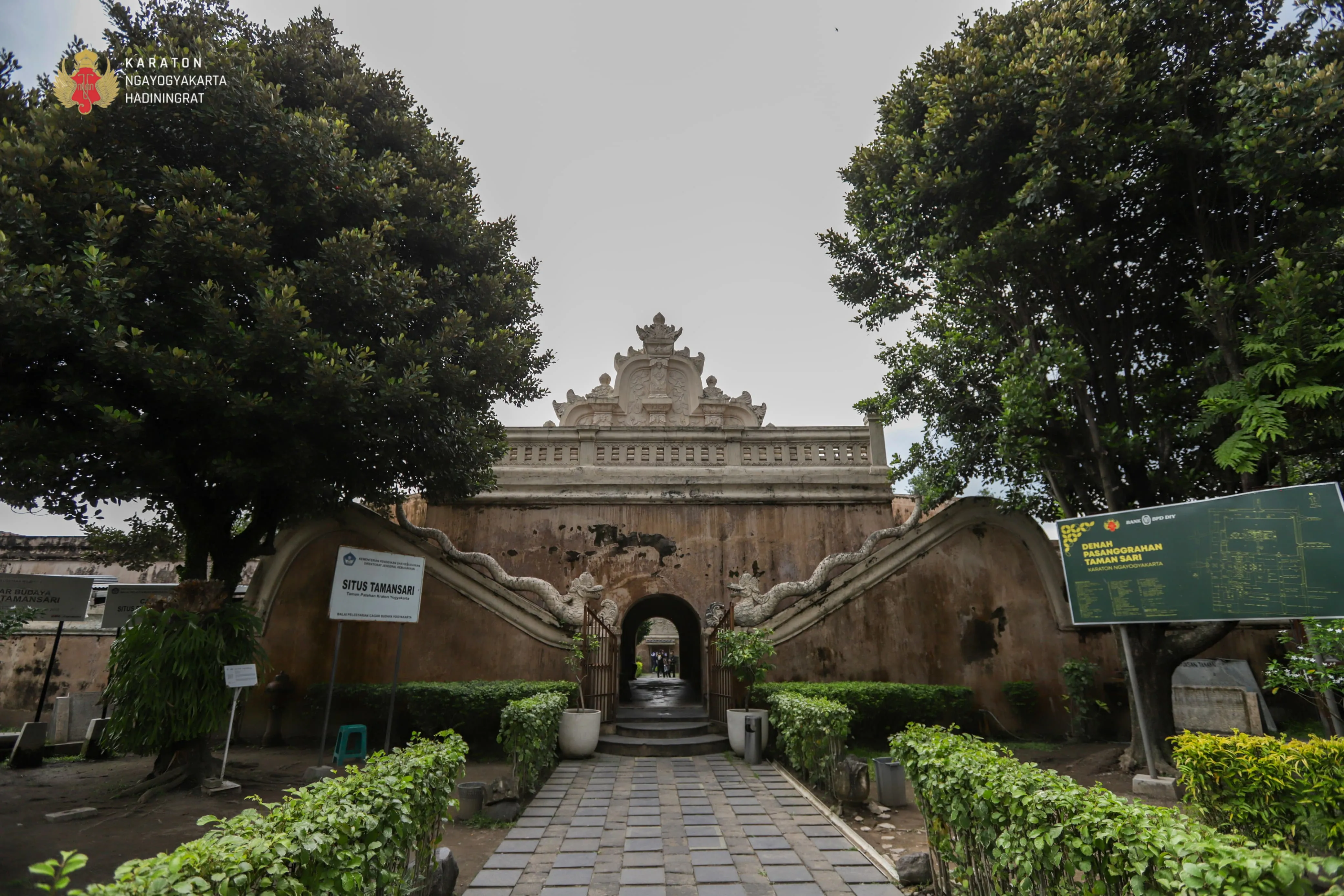 Gapura Panggung